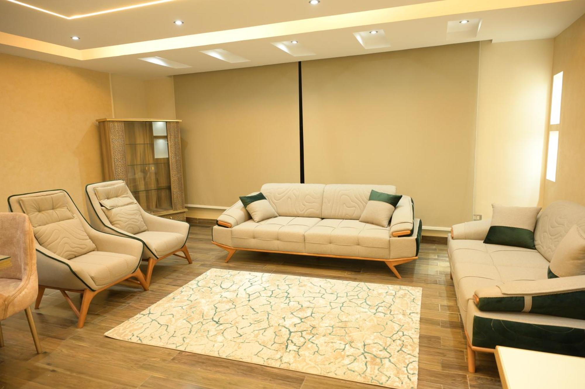Egm-d-32 Three Bed Apartment