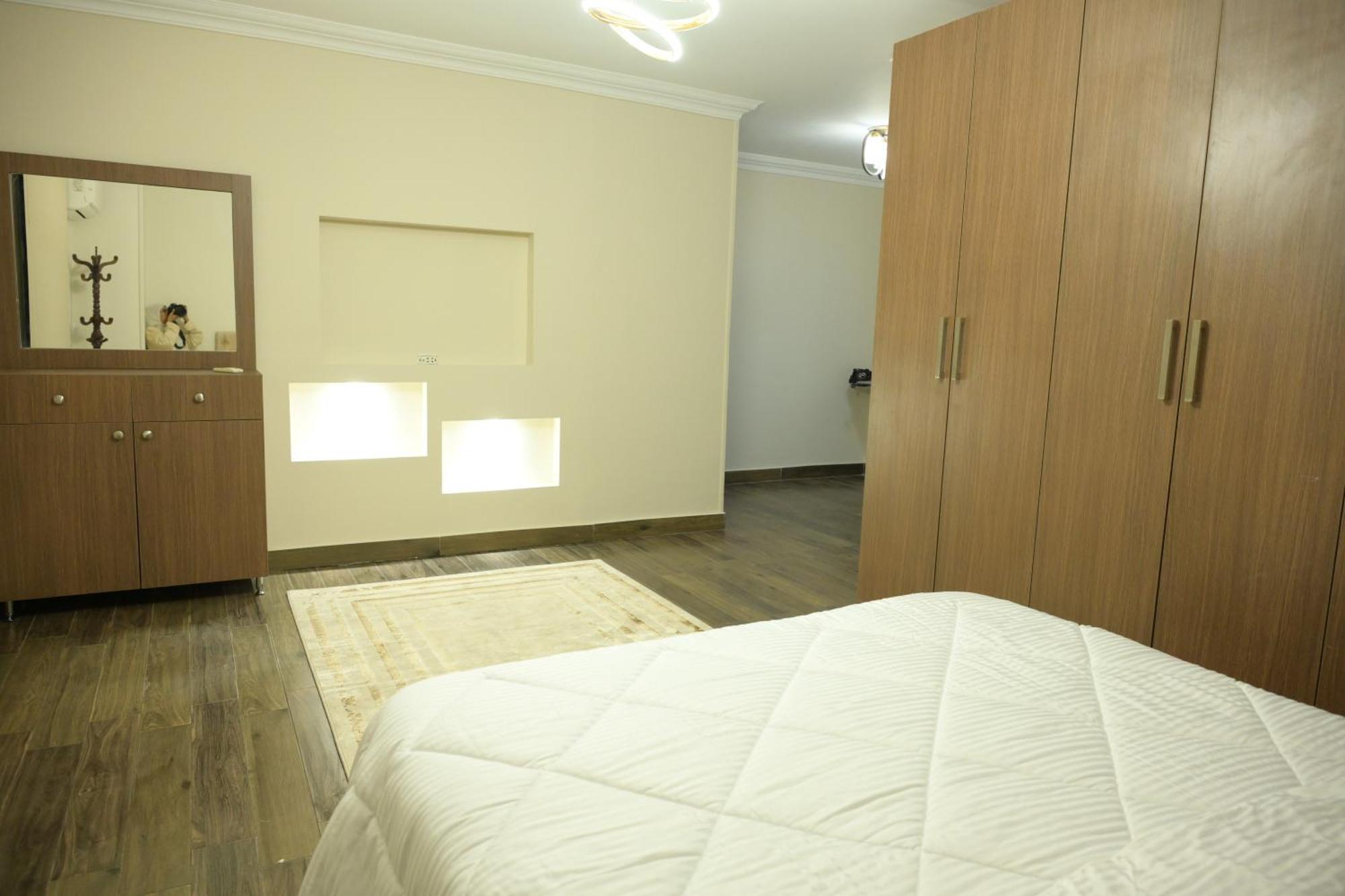 Egm-d-32 Three Bed Apartment *